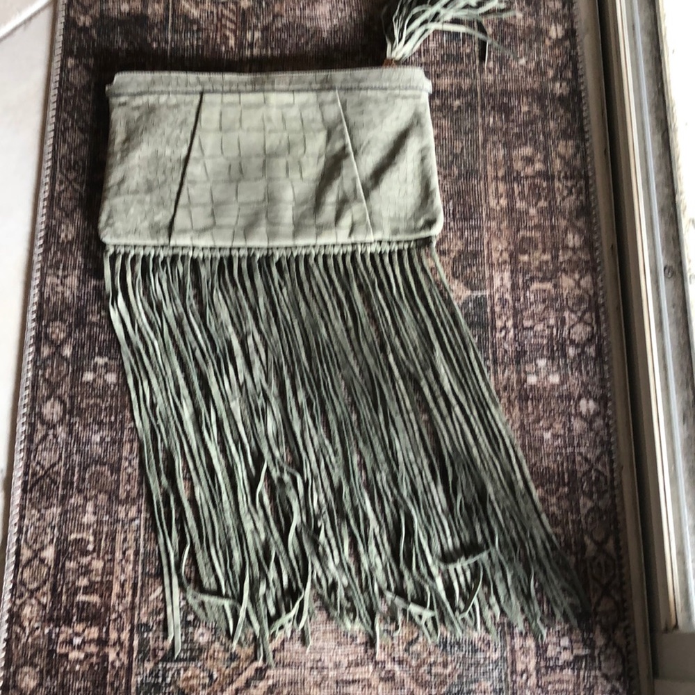 Clutch with fringe